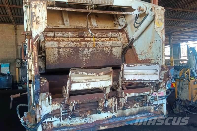 UD Quon 26-370 Další