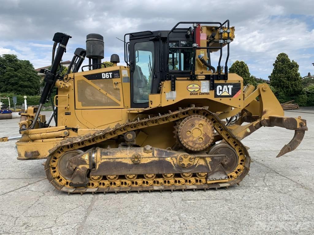 CAT D 6 T XLVP Pásové dozery