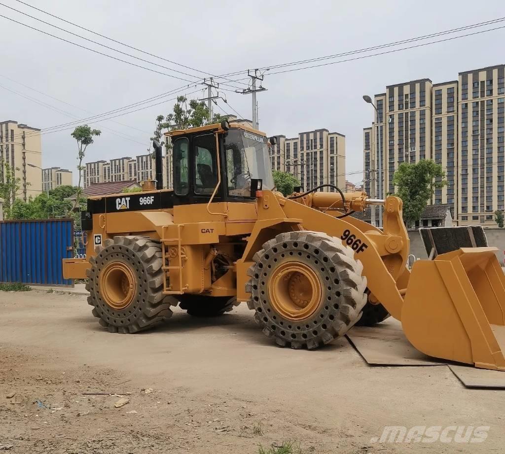 CAT 966 F Kolové nakladače