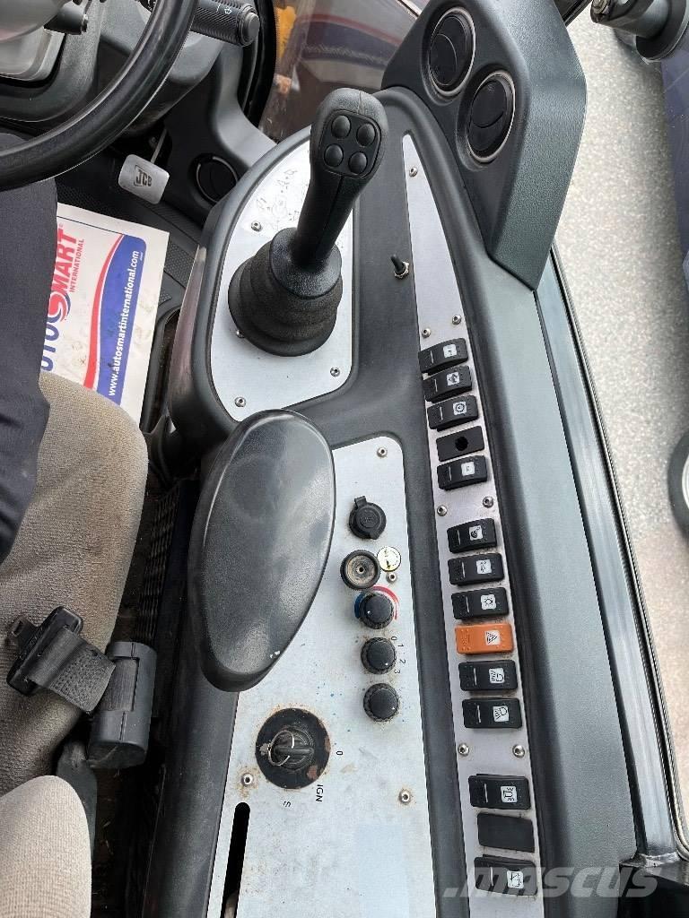 JCB 409 B 40km/h Smykem řízené nakladače