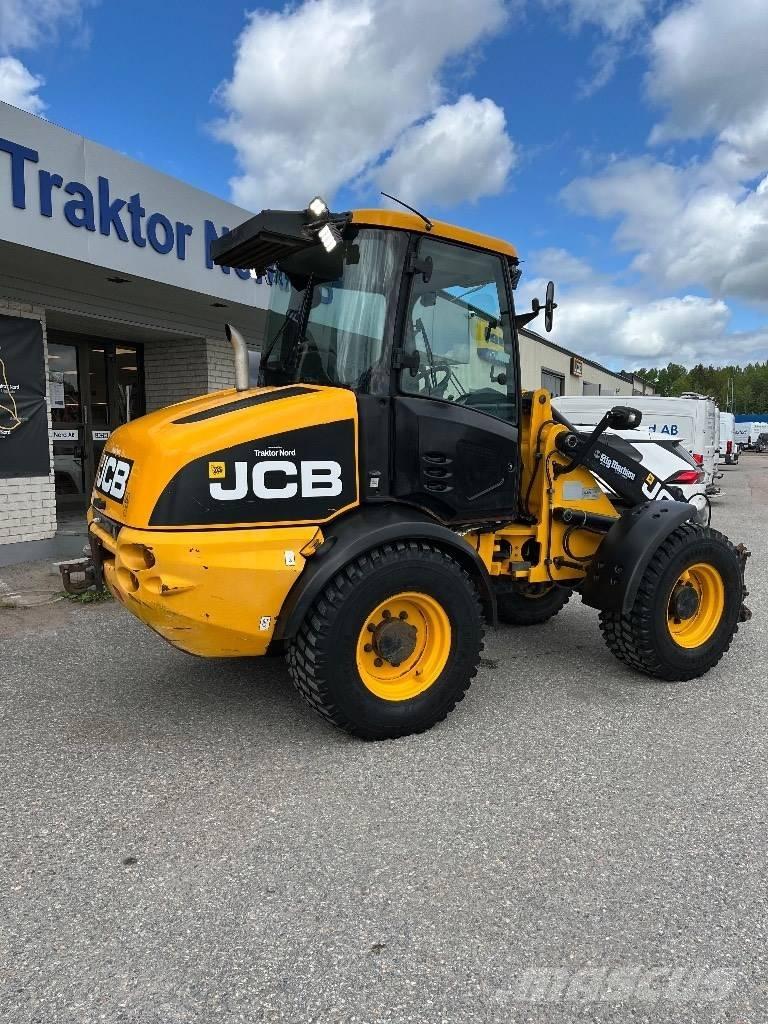 JCB 409 B 40km/h Smykem řízené nakladače