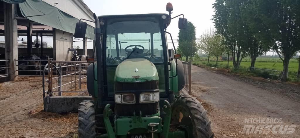 John Deere 5820 Traktory
