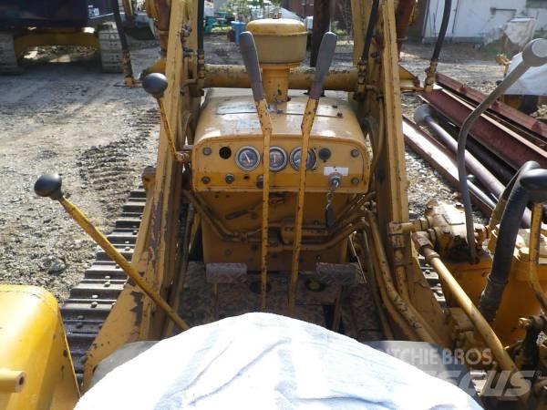 Komatsu D20S-3 Pásové dozery