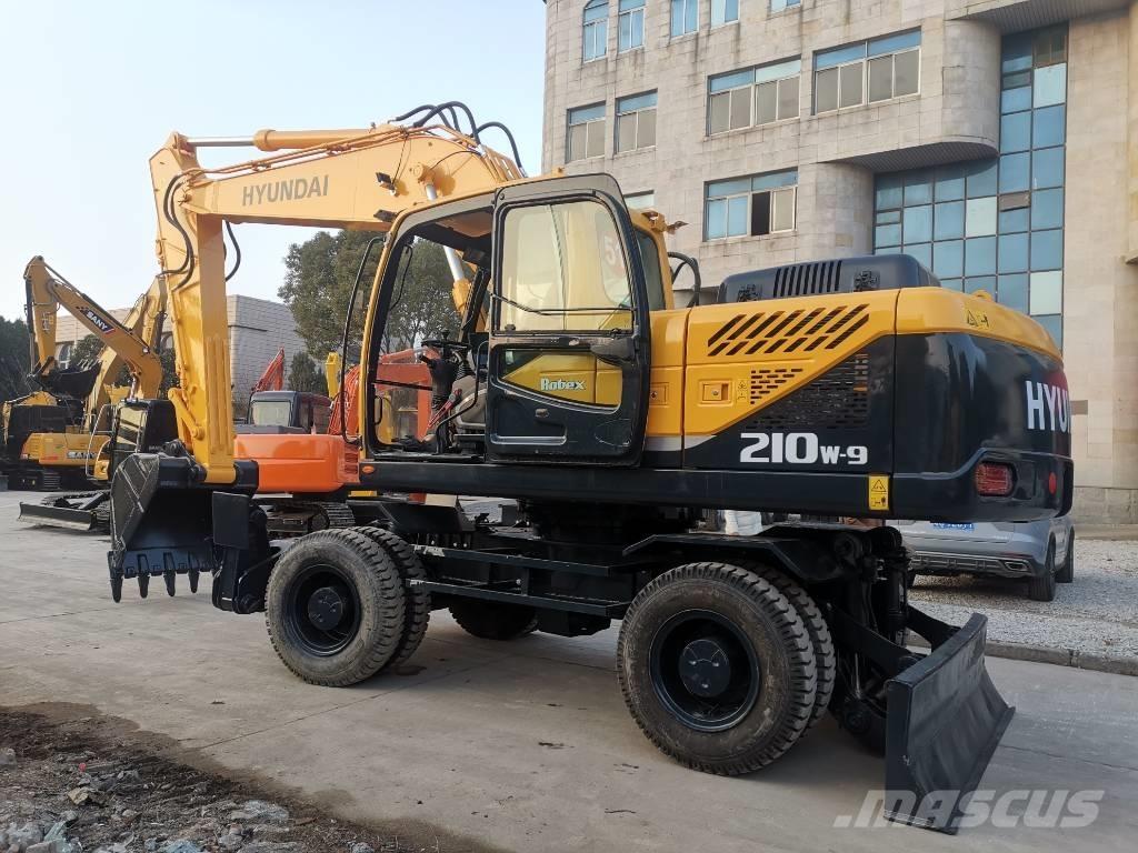 Hyundai R210W-9 Kolová rýpadla