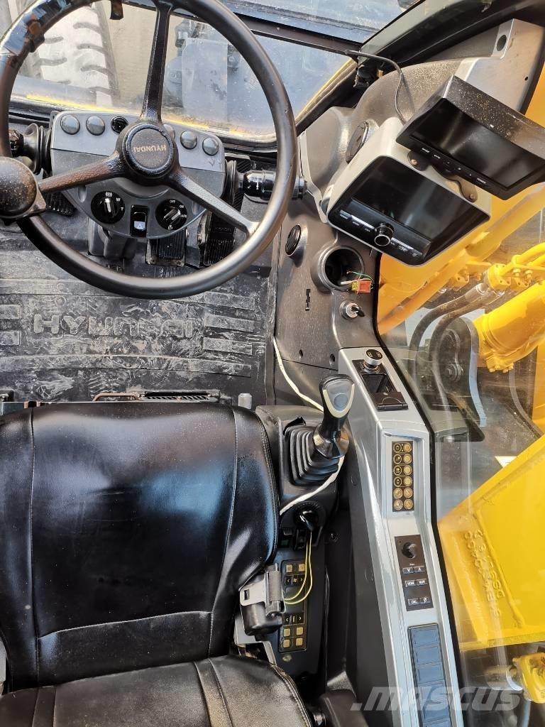 Hyundai R210W-9 Kolová rýpadla