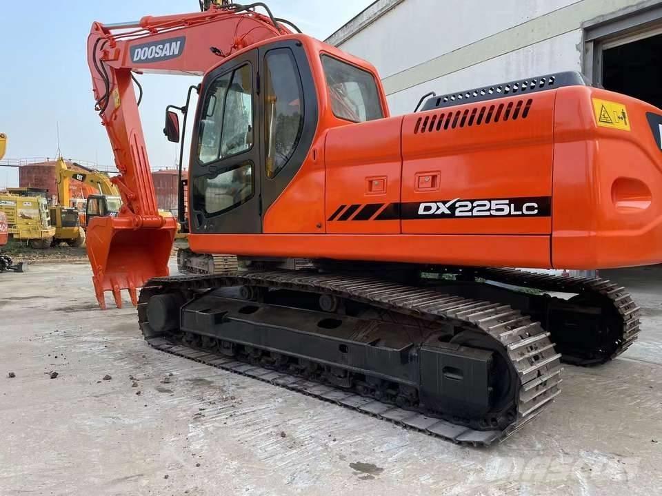 Doosan DX 225 Pásová rýpadla