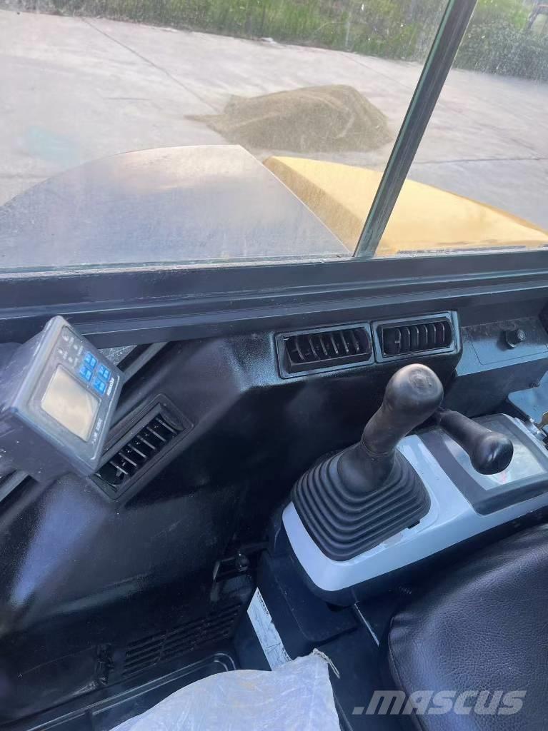 Komatsu PC 40 MR Pásová rýpadla