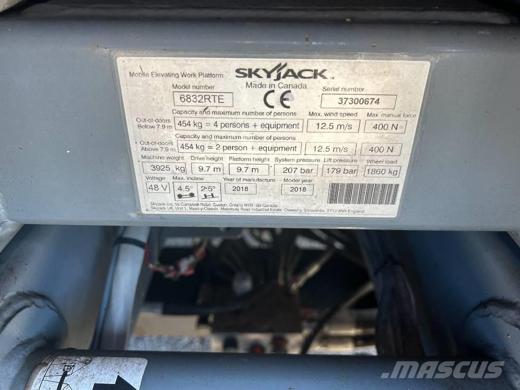 SkyJack SJ 6832 RTE Nůžková zvedací plošina