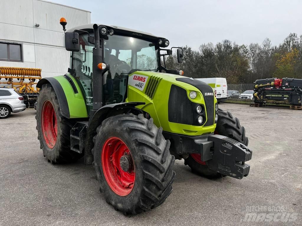 CLAAS Arion 440 Traktory