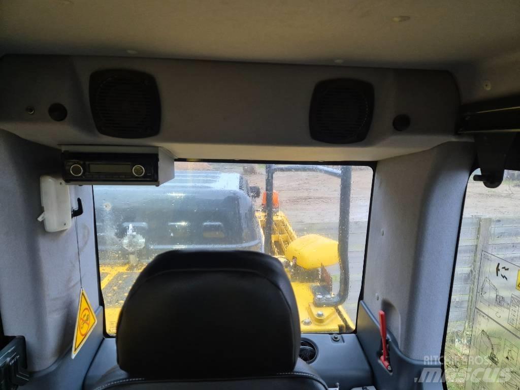 Komatsu PC210 LC-11 Pásová rýpadla