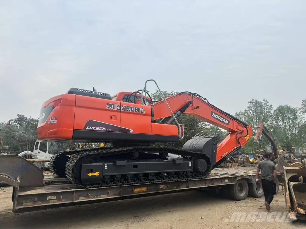 Doosan DX 225 LCA Pásová rýpadla