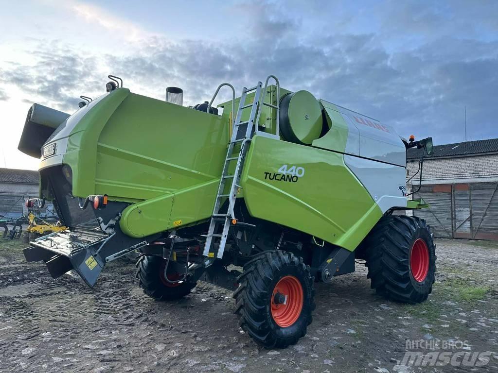 CLAAS Tucano 440 Sklízecí mlátičky