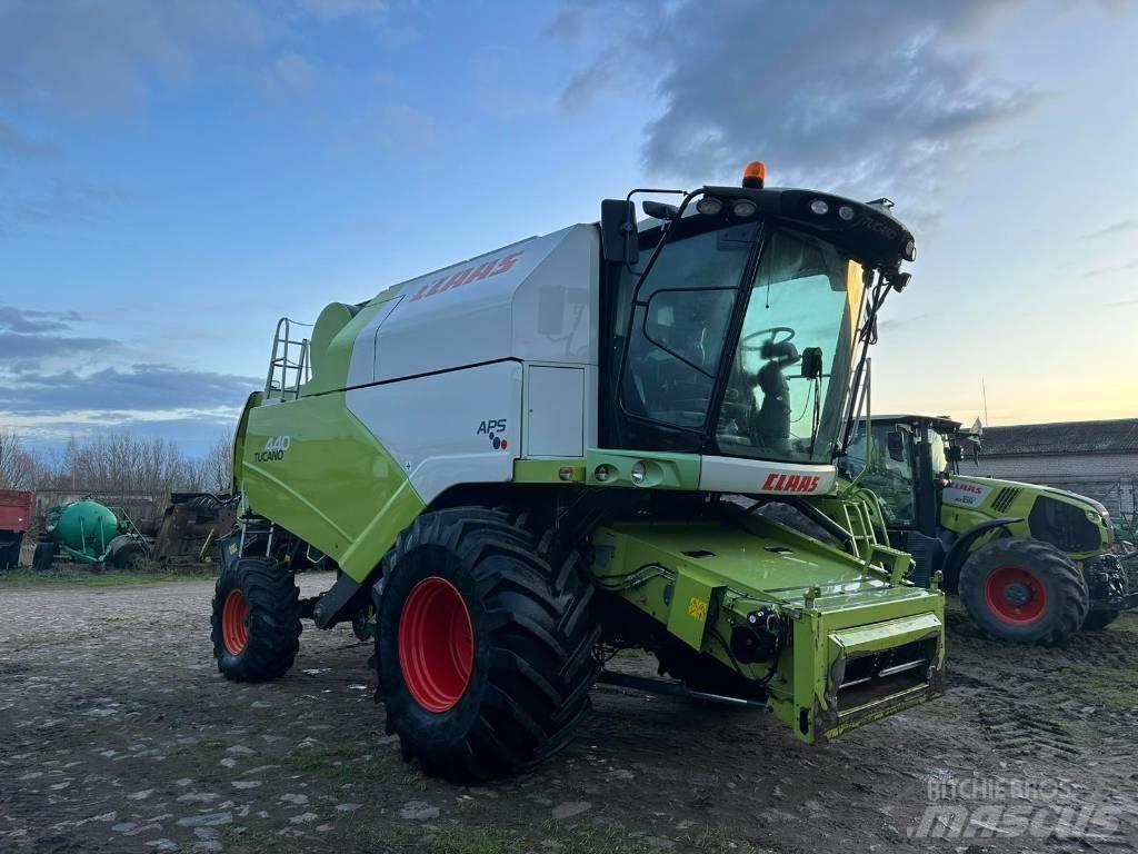 CLAAS Tucano 440 Sklízecí mlátičky