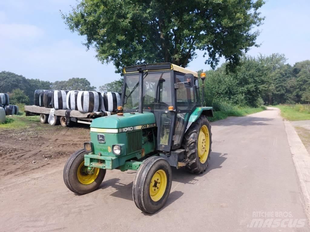 John Deere 1040 Traktory