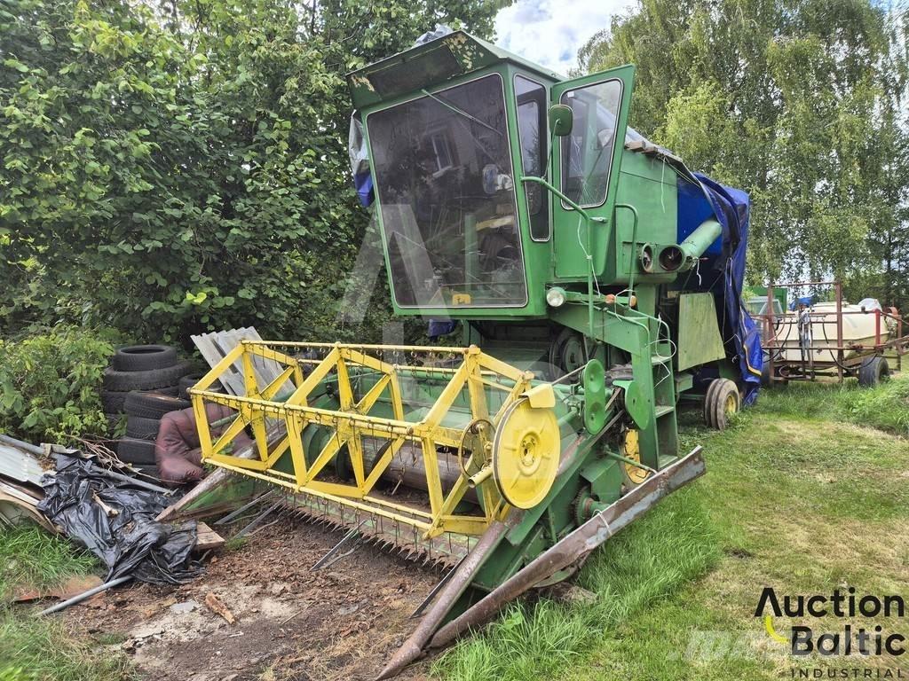 John Deere 935 Sklízecí mlátičky
