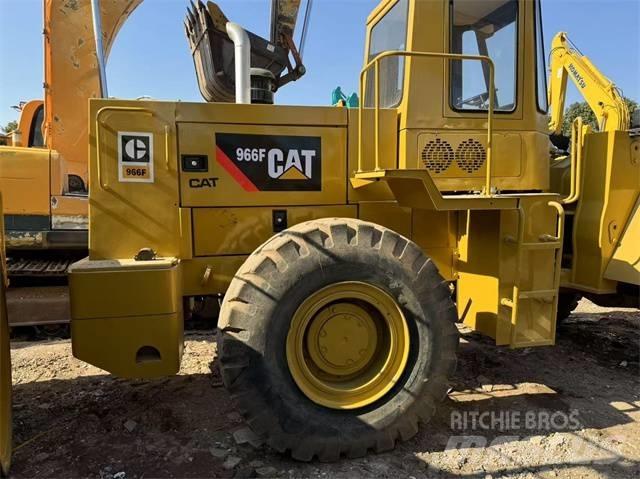 CAT 966 F Kolové nakladače
