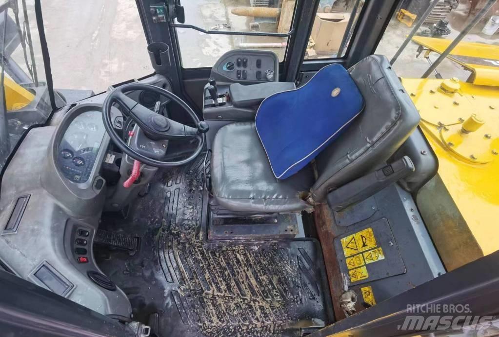 Komatsu WA 380 Kolové nakladače