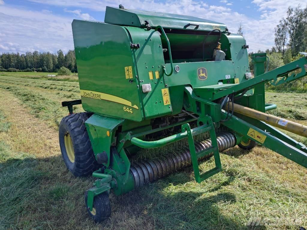 John Deere 644 Lis na válcové balíky