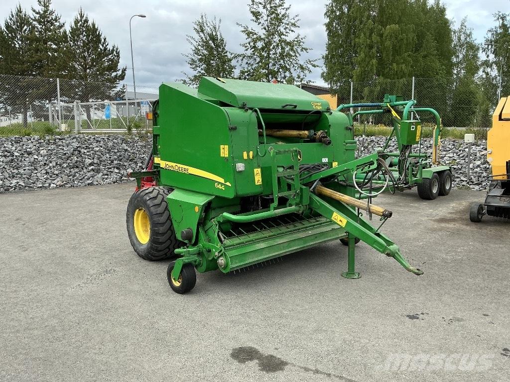 John Deere 644 Lis na válcové balíky