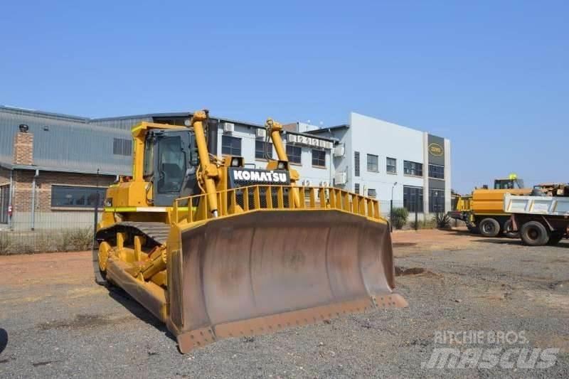 Komatsu D155-5 Pásové dozery