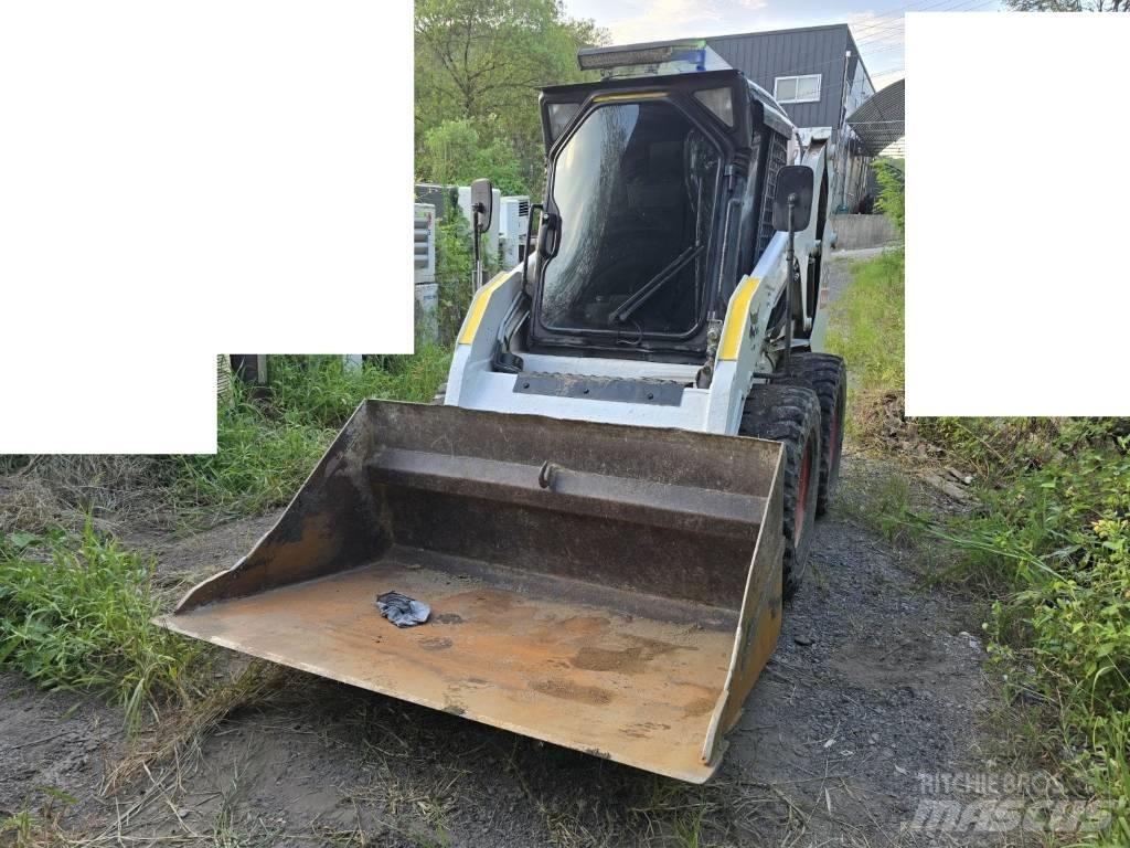 Bobcat S 205 Smykem řízené nakladače