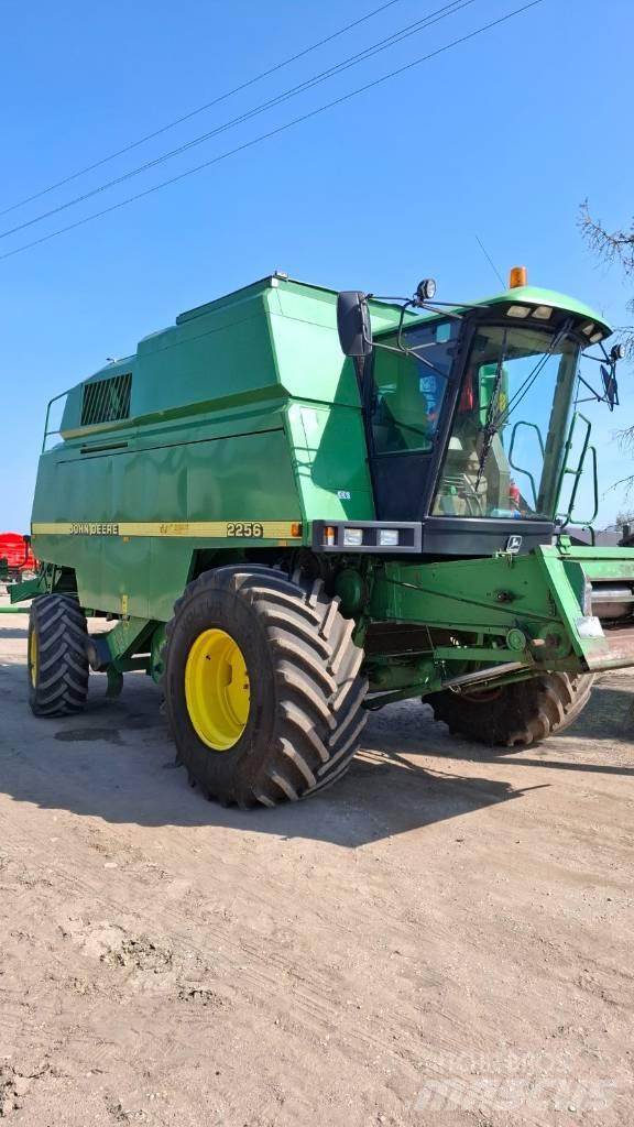 John Deere 2256 Sklízecí mlátičky