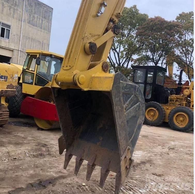 Komatsu pc220-8 Pásová rýpadla