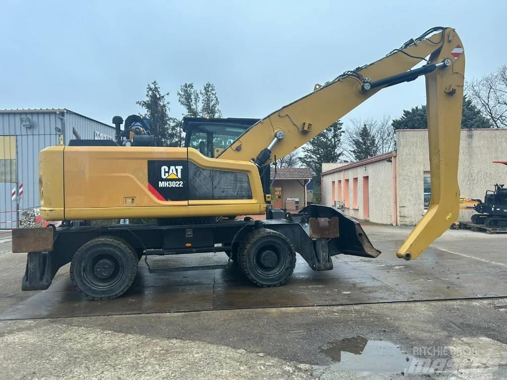 CAT MH3022 Kolová rýpadla