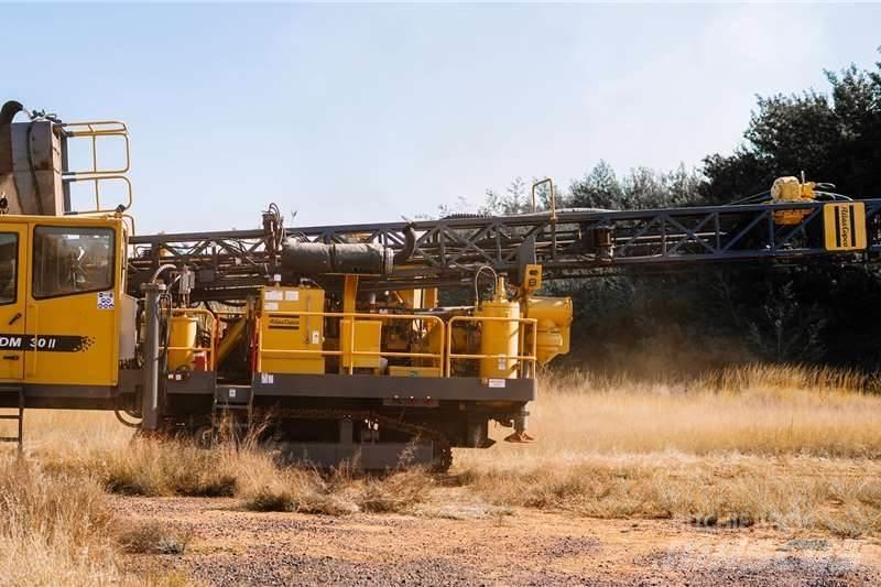 Atlas Copco DM30 Povrchové vrtací stroje