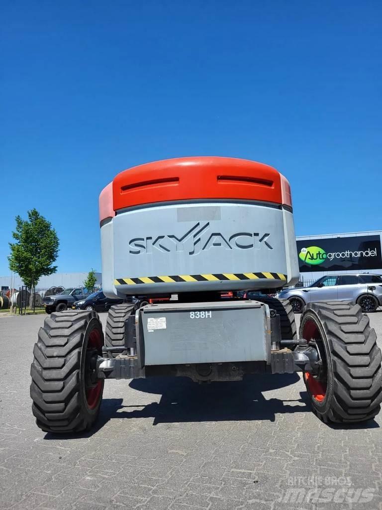 SkyJack SJ 46AJ Kloubové plošiny