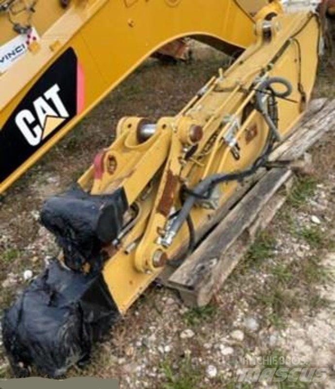CAT 319 Výložníky a lžíce