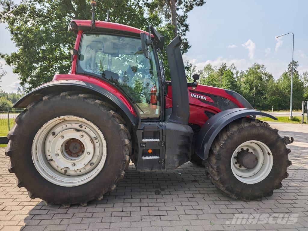 Valtra T 254 V Traktory