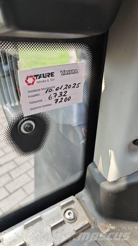 Valtra T 254 V Traktory