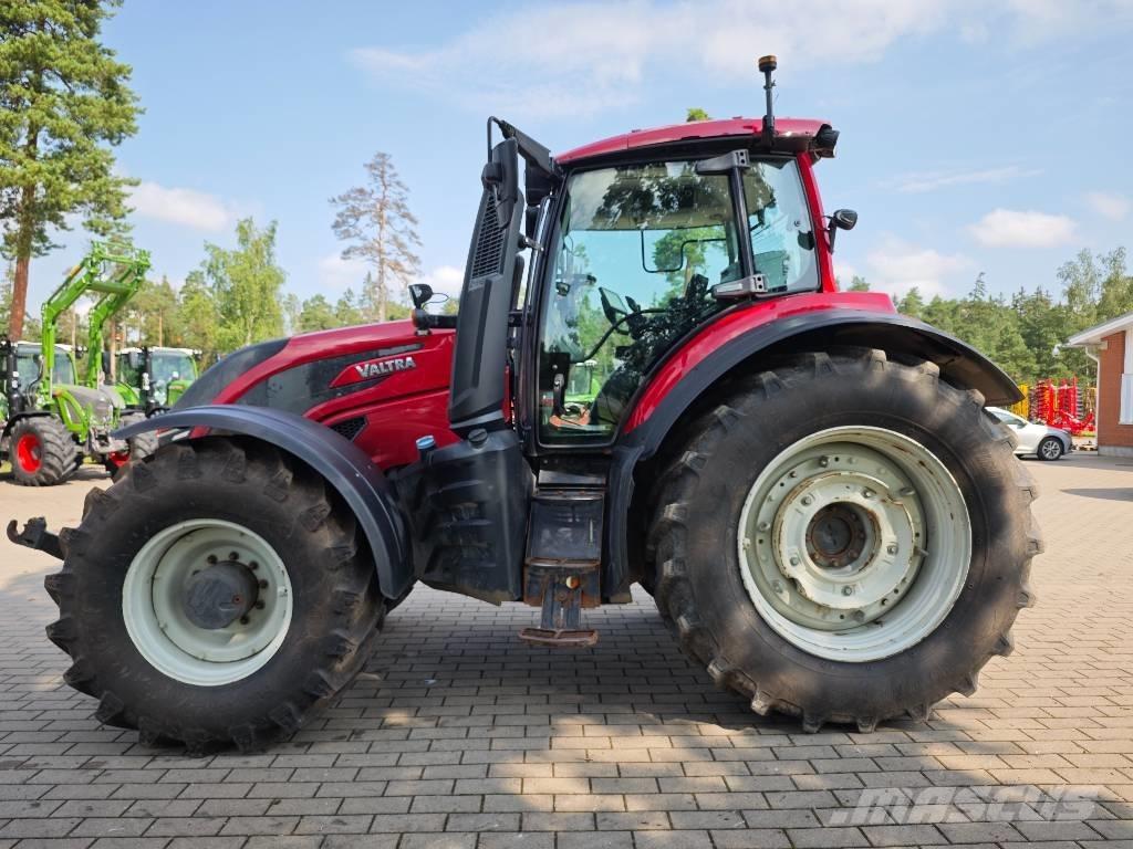 Valtra T 254 V Traktory