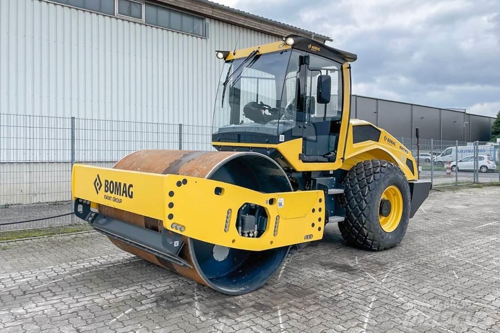 Bomag BW 213 D-5 Tahačové válce