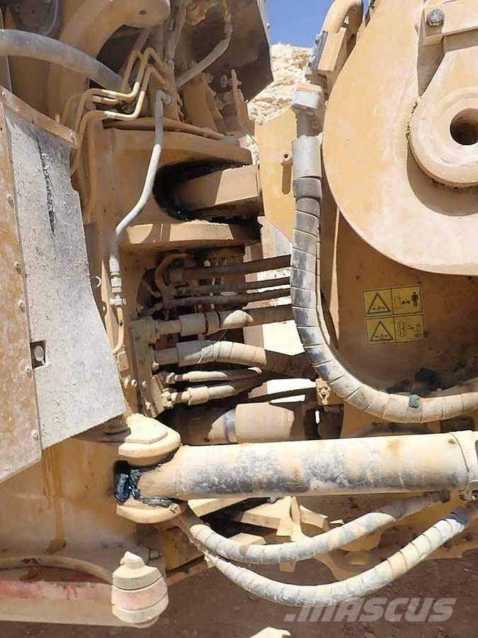 CAT 988K Kolové nakladače