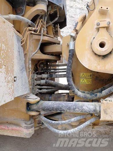 CAT 988K Kolové nakladače