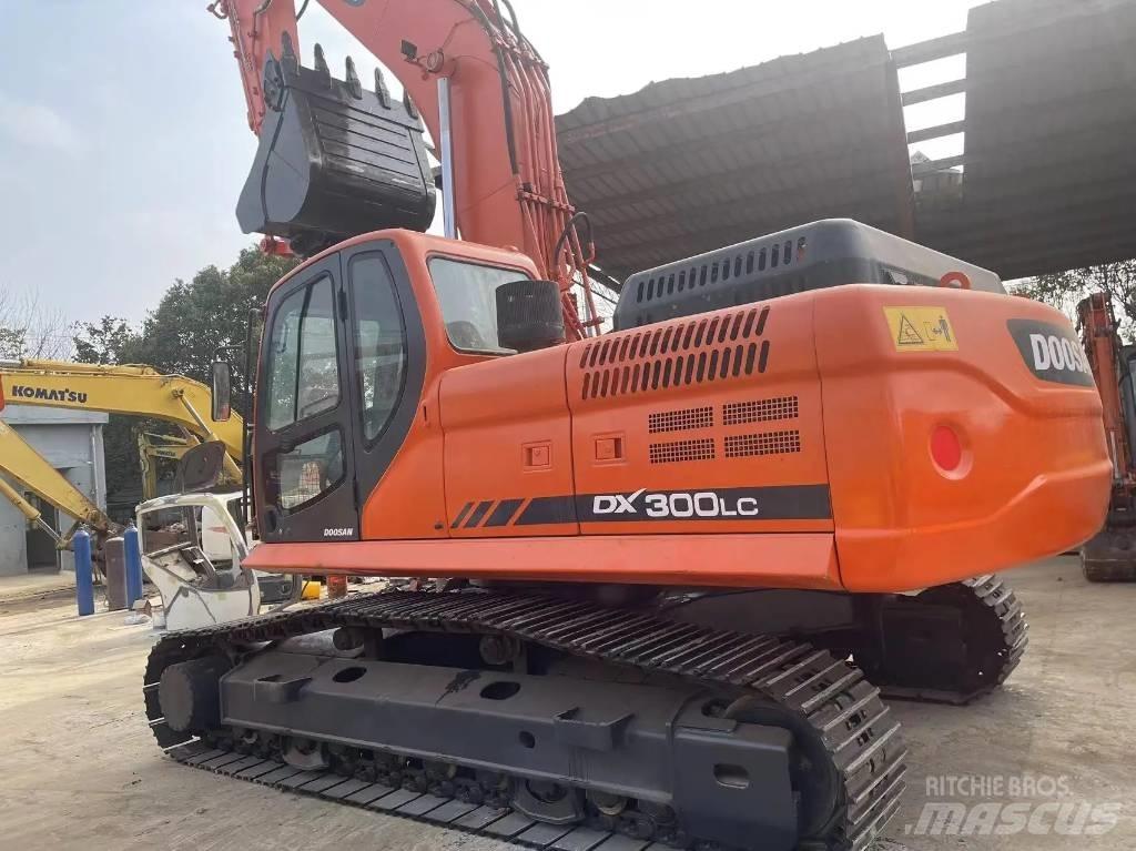 Doosan DX300LC Pásová rýpadla
