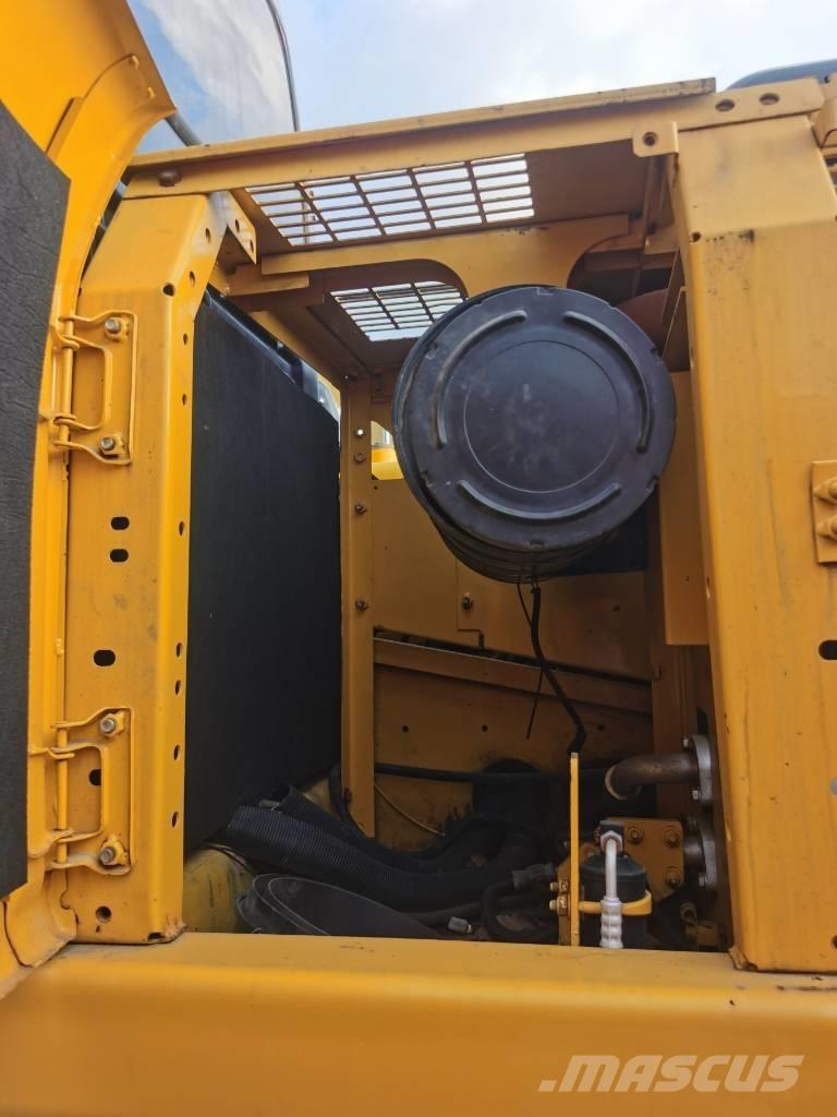 Komatsu PC 220-7 Pásová rýpadla