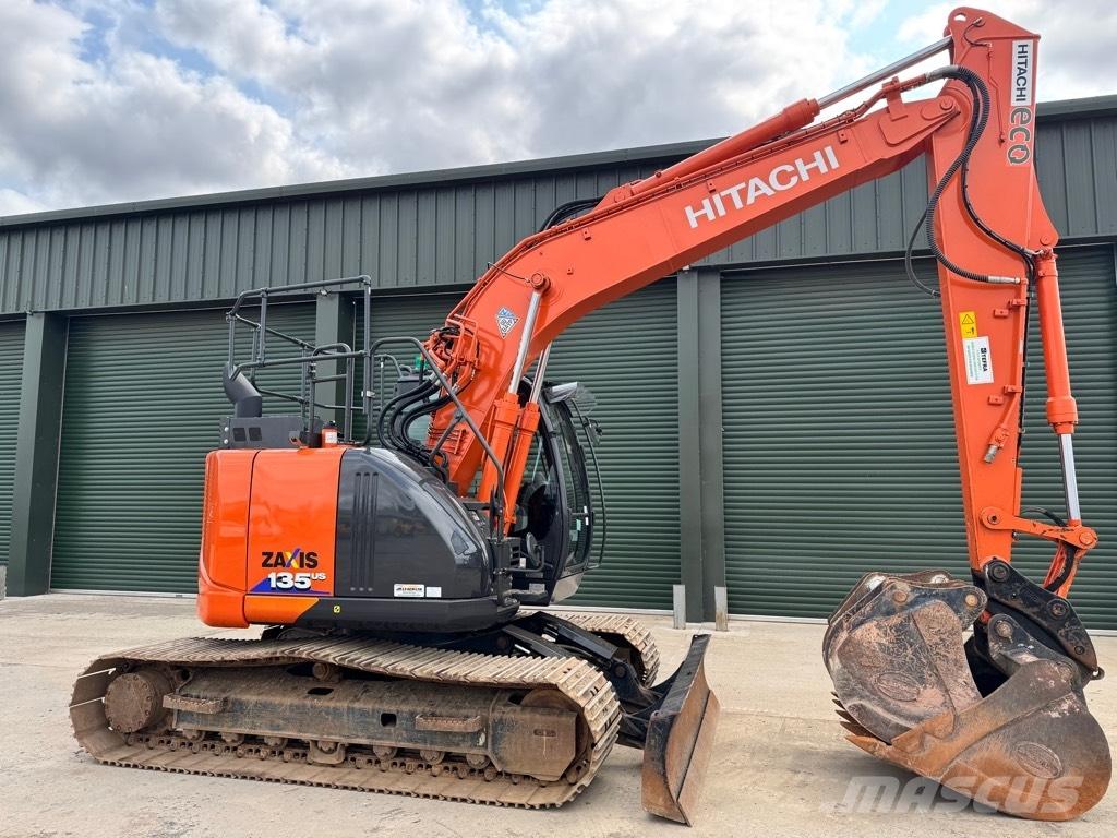 Hitachi ZX 135USBL-6 Pásová rýpadla