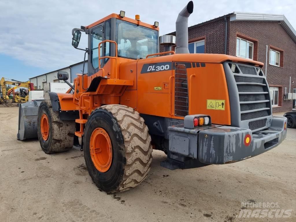 Doosan DL 300 Kolové nakladače