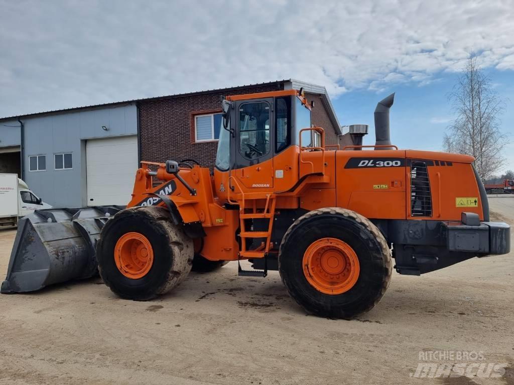 Doosan DL 300 Kolové nakladače