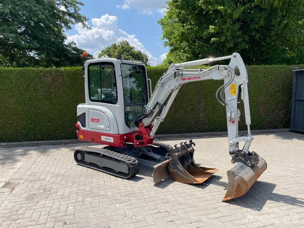 Takeuchi TB 225 Mini rýpadla < 7t