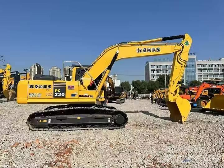 Komatsu PC 220 Pásová rýpadla