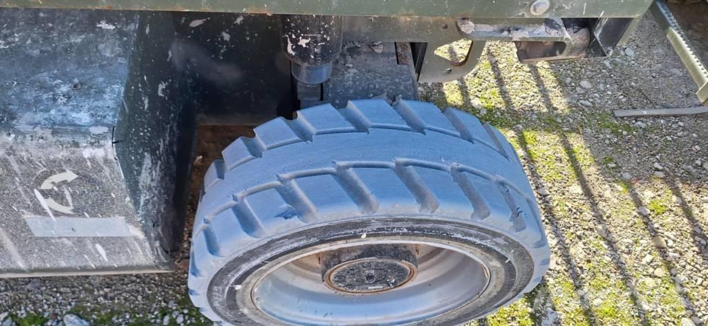 JLG M 3369 Nůžková zvedací plošina