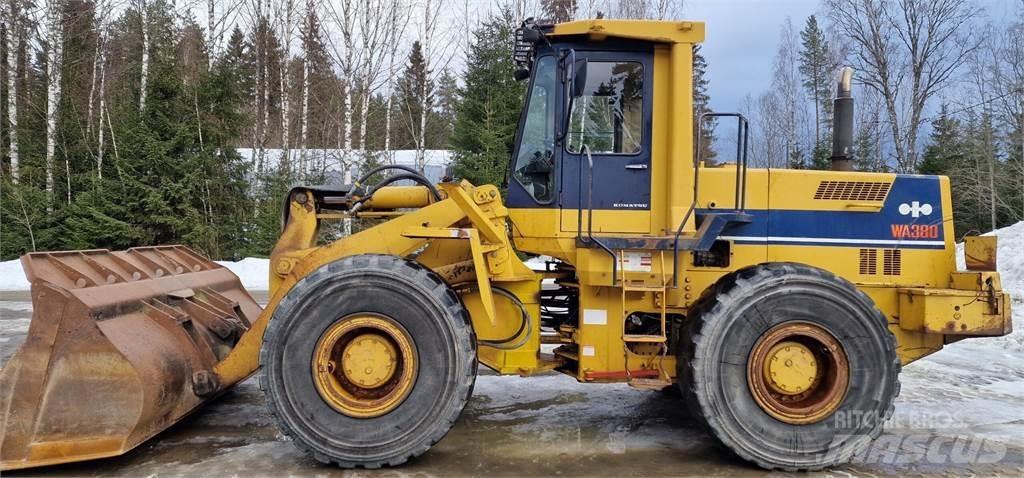 Komatsu WA380 Kolové nakladače