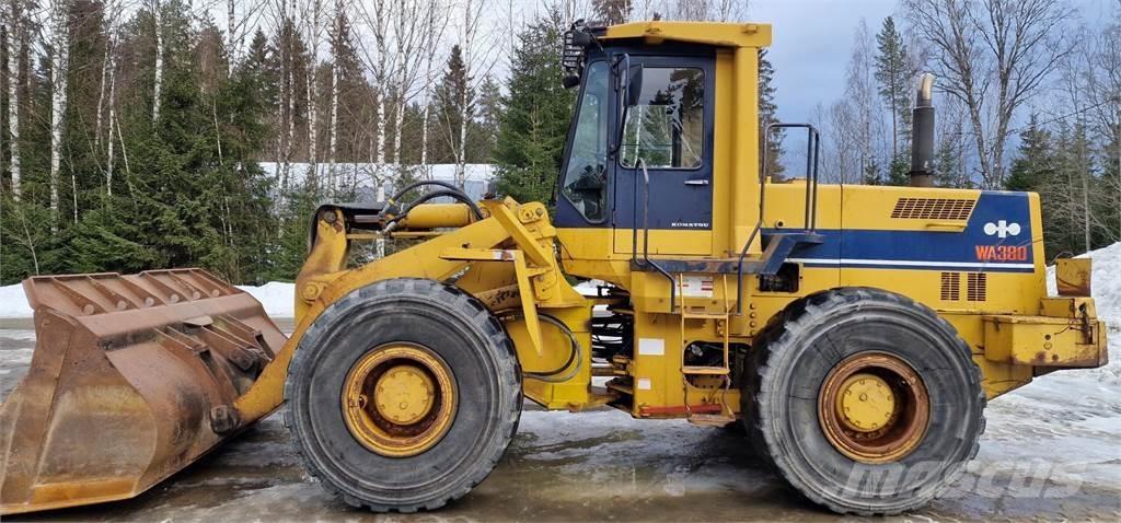 Komatsu WA380 Kolové nakladače