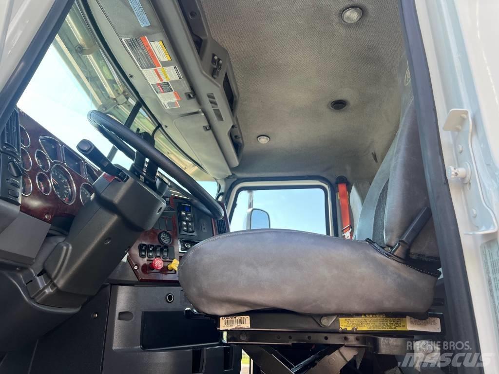 Mack CXU 613 Tahače