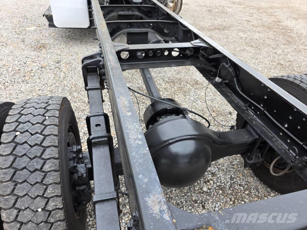 Hino 268 Nákladní vozidlo bez nástavby