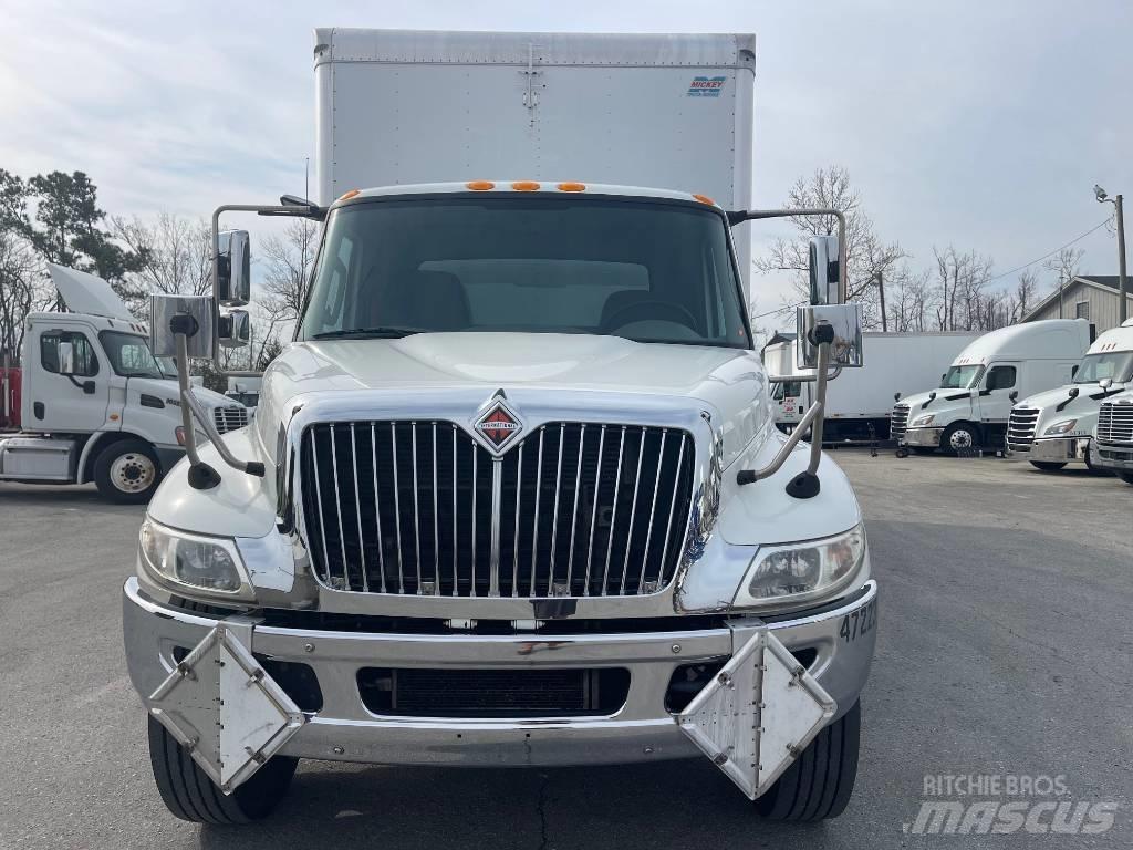 International 4300 Skříňová nástavba